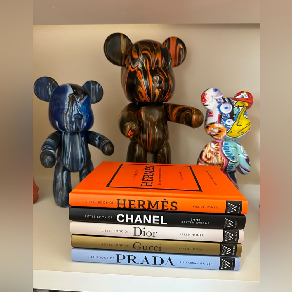 The Little Book of Hermes Coffee Table Book Story of the Iconic Fashion House - Picture 9 of 10